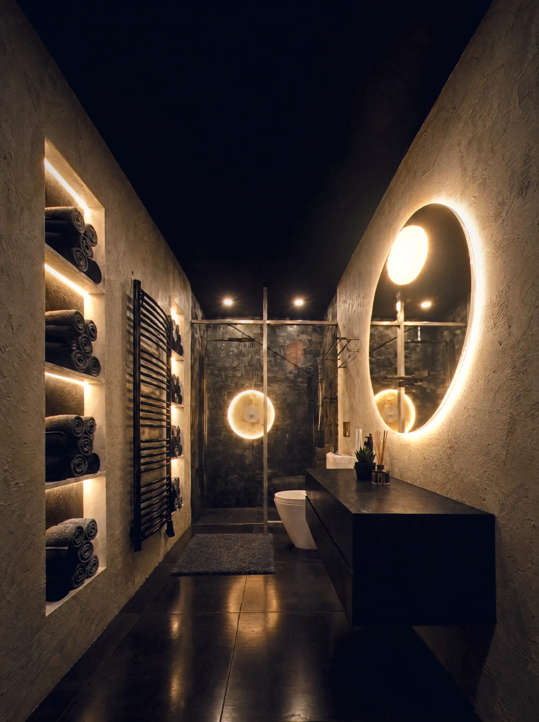 Bathroom corridor with round mirrors
