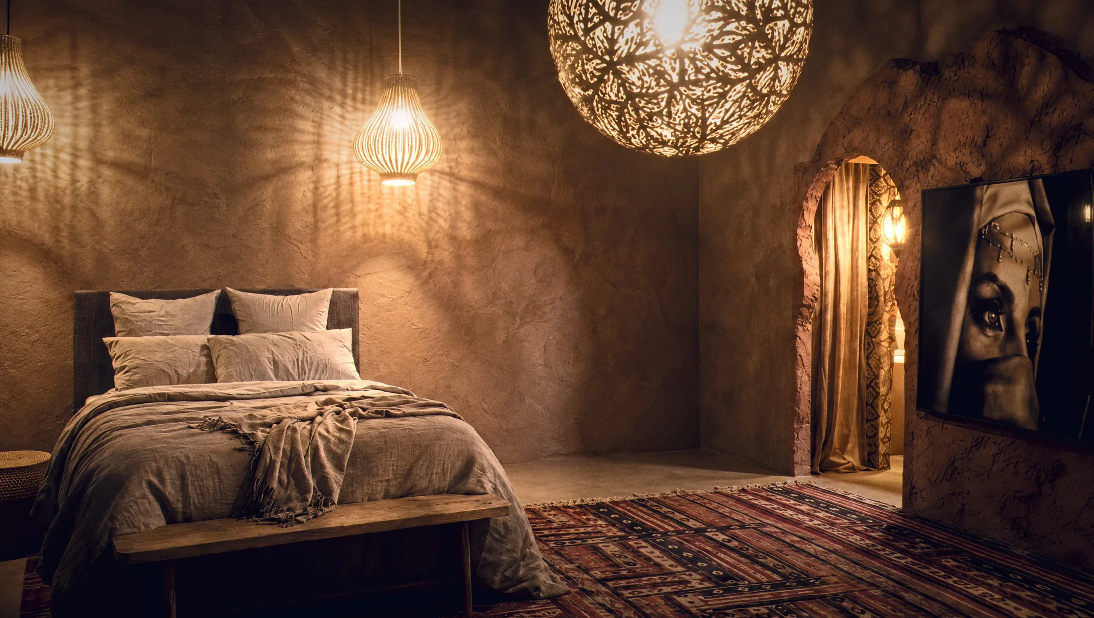 Dim suite with kilim rugs and pierced pendant lamps